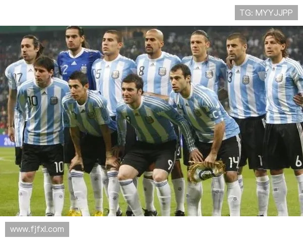 足球界三大球星的传奇地位与影响力探析